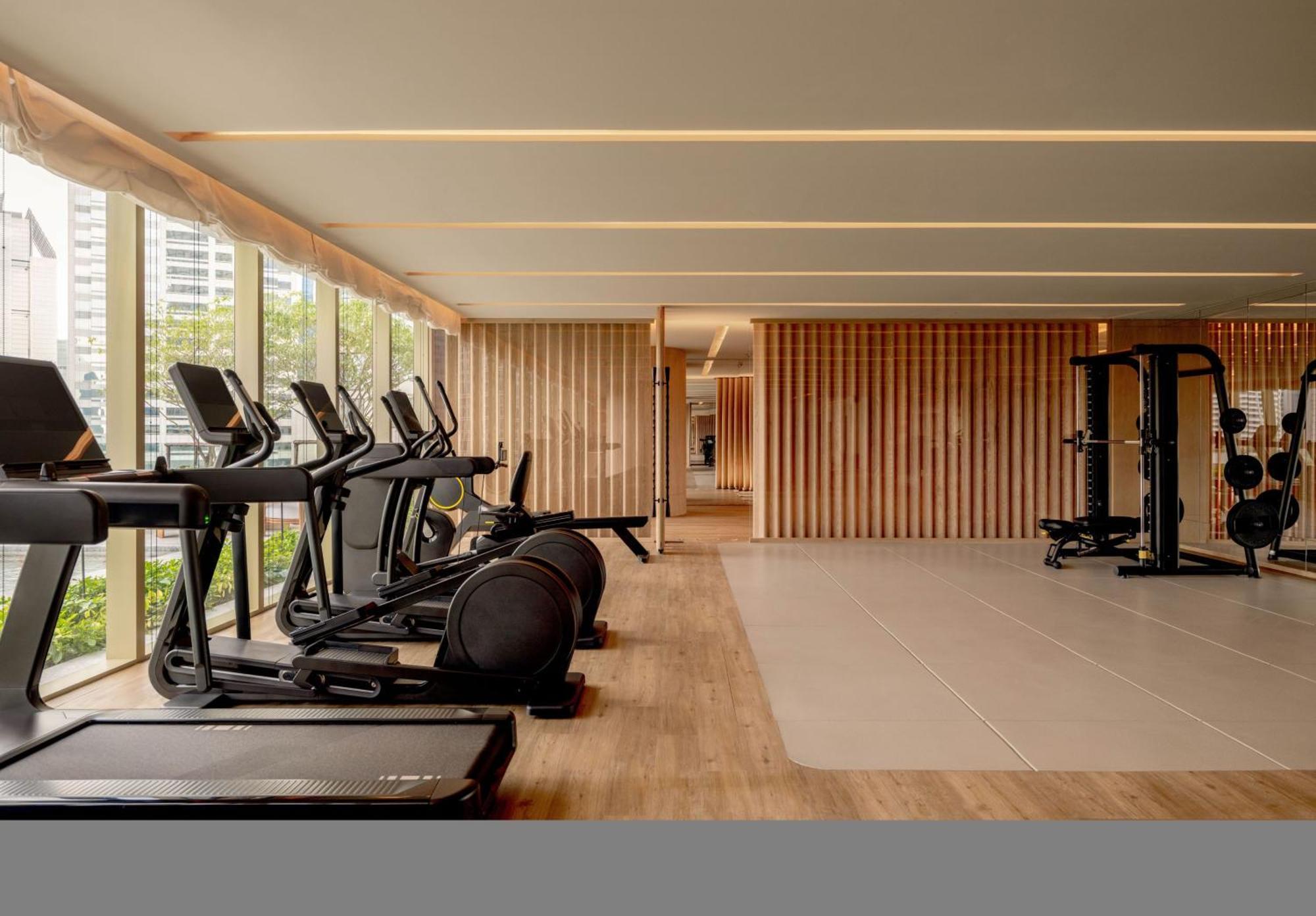 Dusit Thani Отель